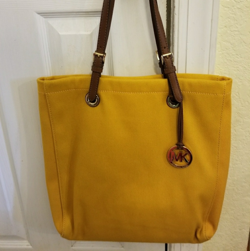 SOLD ON MERCARI DO NOT BUY
