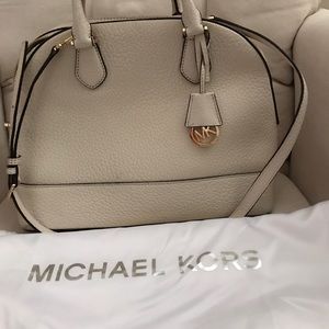 💯👜Michael Kors leather multifunctional bag.