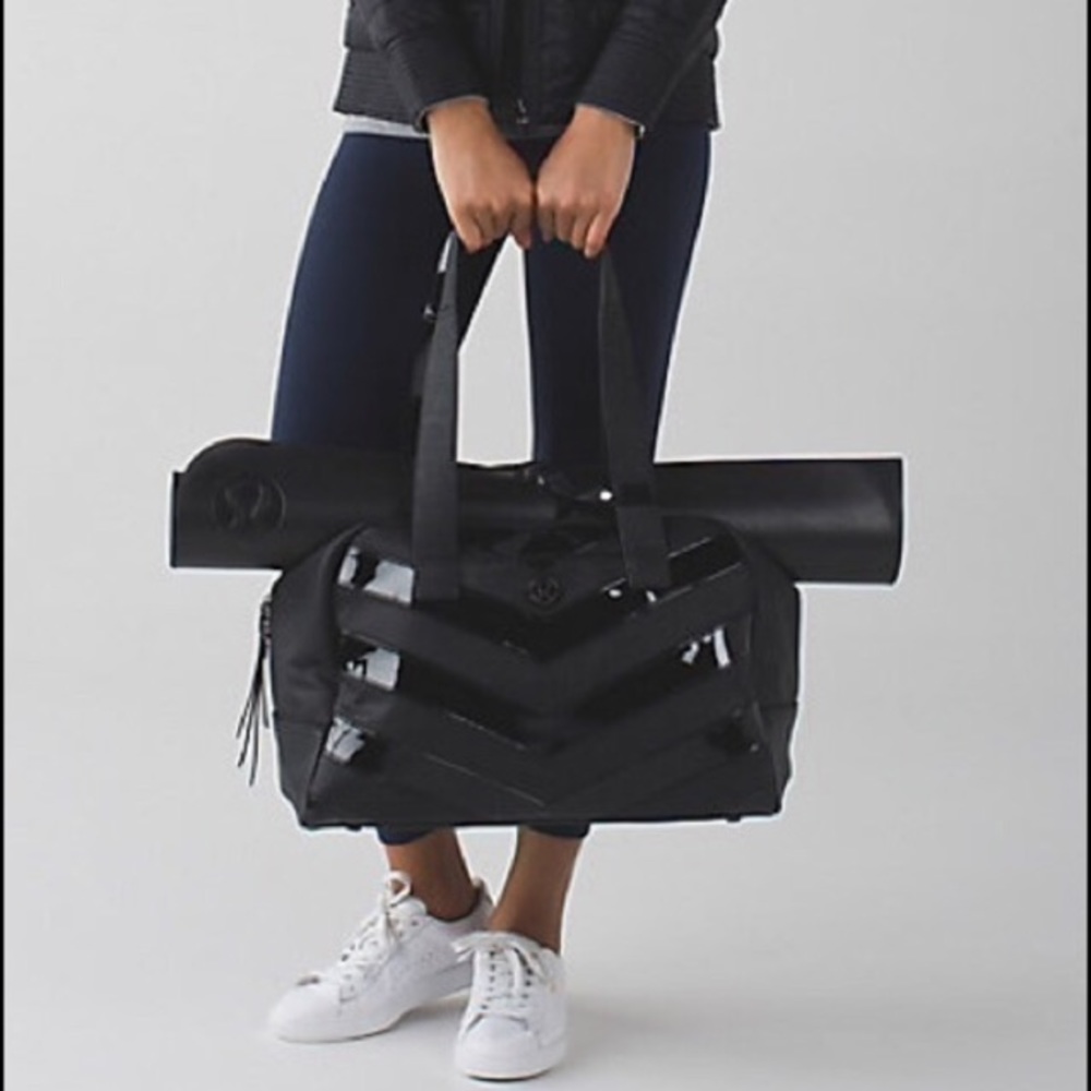 Lululemon urban sanctuary bag