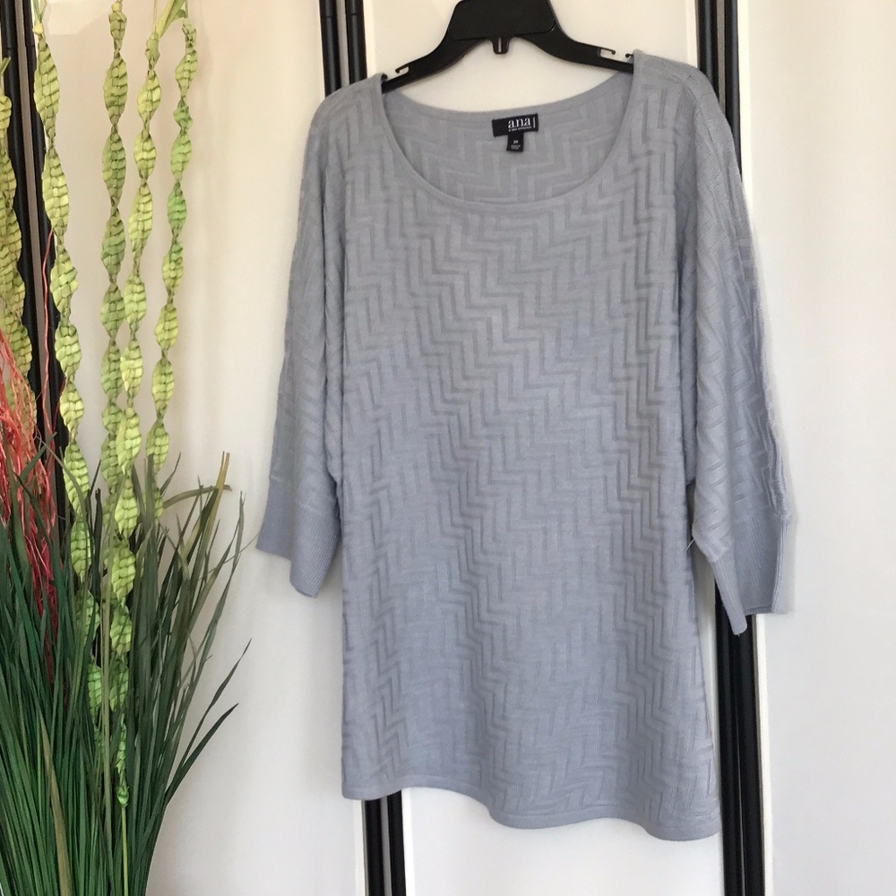WOMAN'S 3/4 SLEEVE PULLOVER TOP BRAND NEW