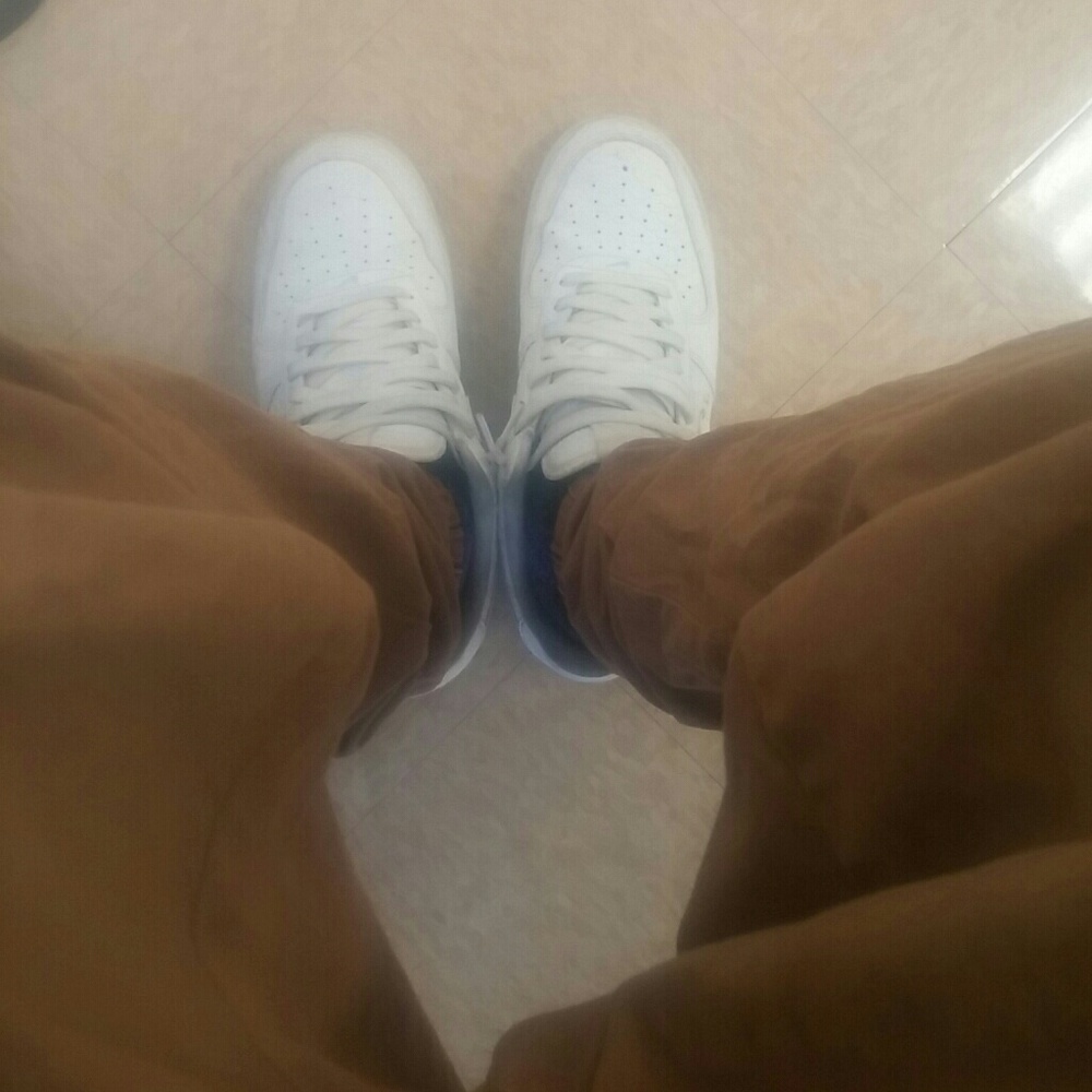 White pair of air force 1