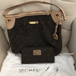 💯Monogram Michael Kors👜 Med. brown/tan w/gold.