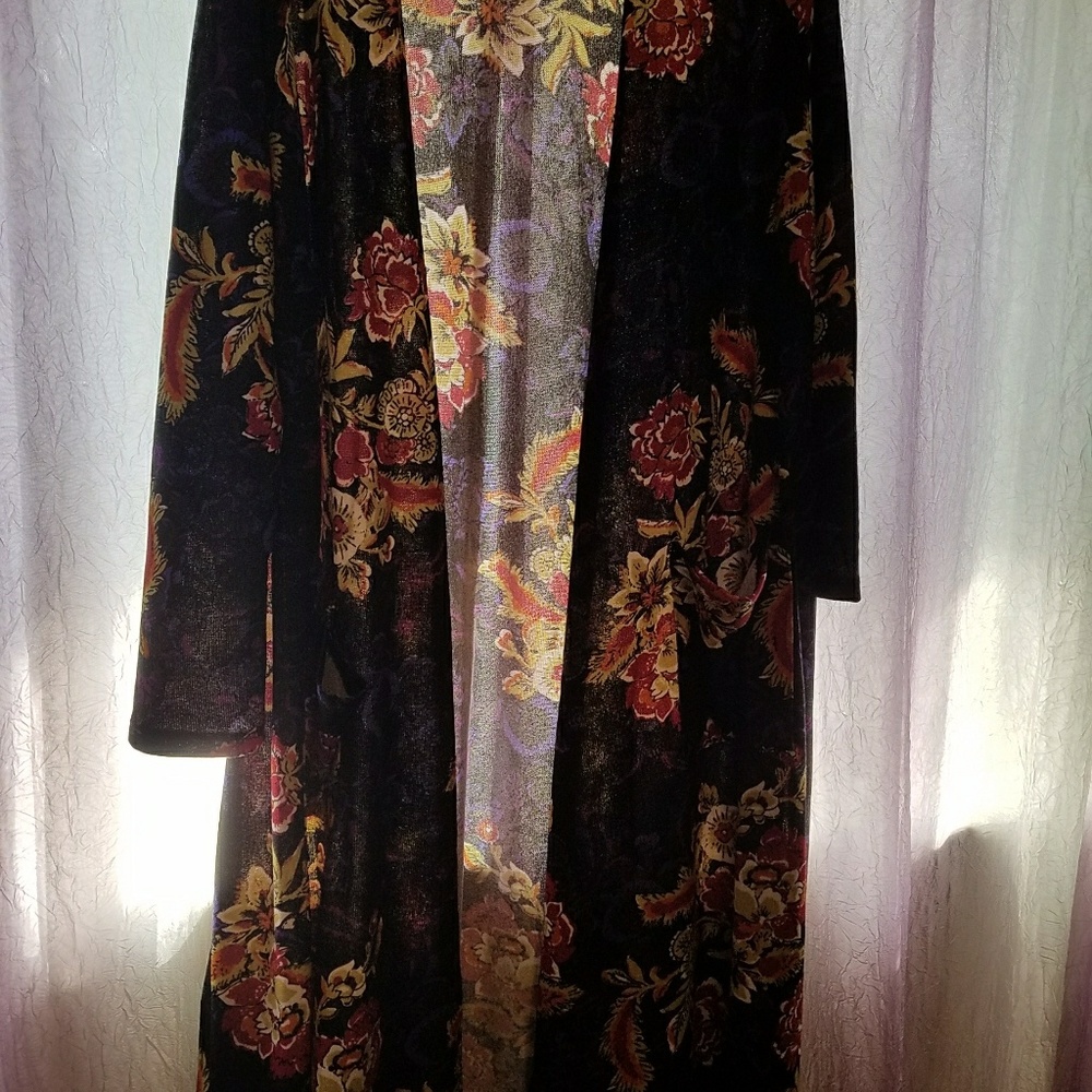 Large Sarah Lularoe - Picture 2 of 3