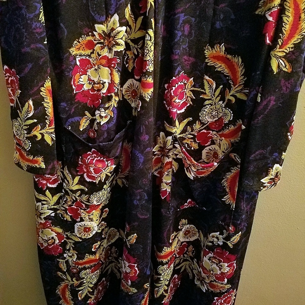 Large Sarah Lularoe - Picture 1 of 3