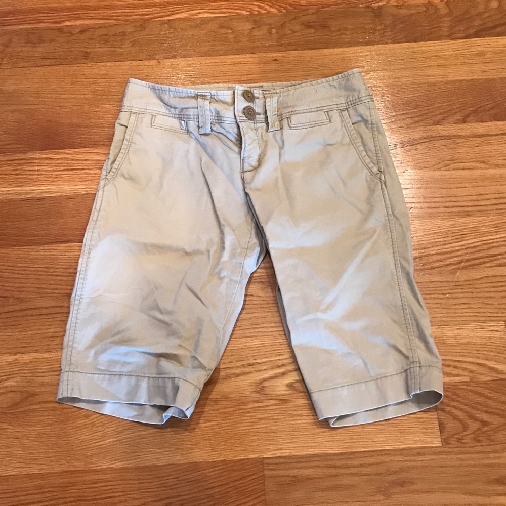 Like new! American Eagle Khaki