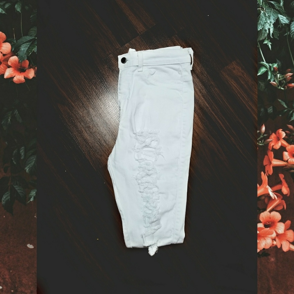 WHITE HIGH WAISTED JEANS