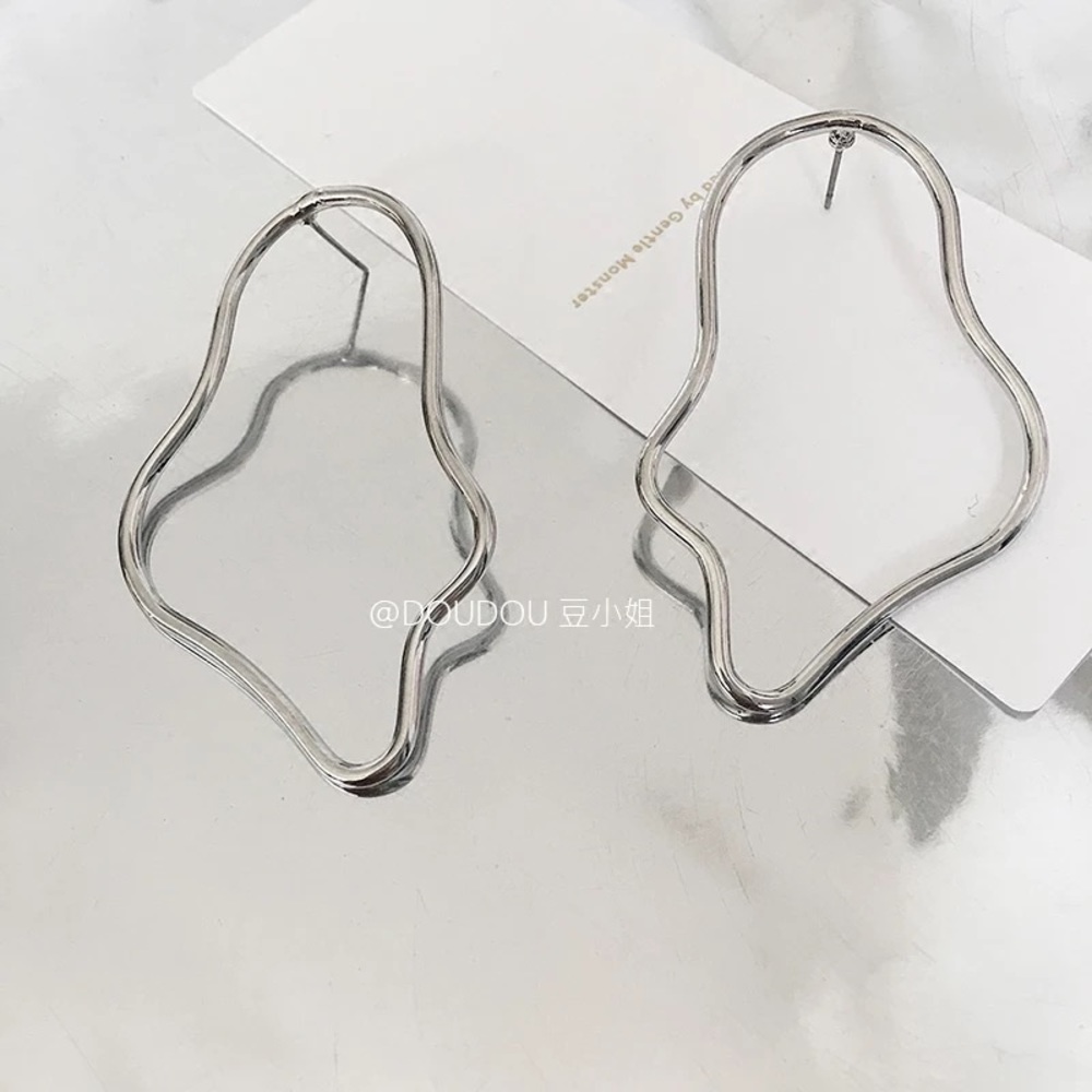 Silver earring✨ - Picture 2 of 3