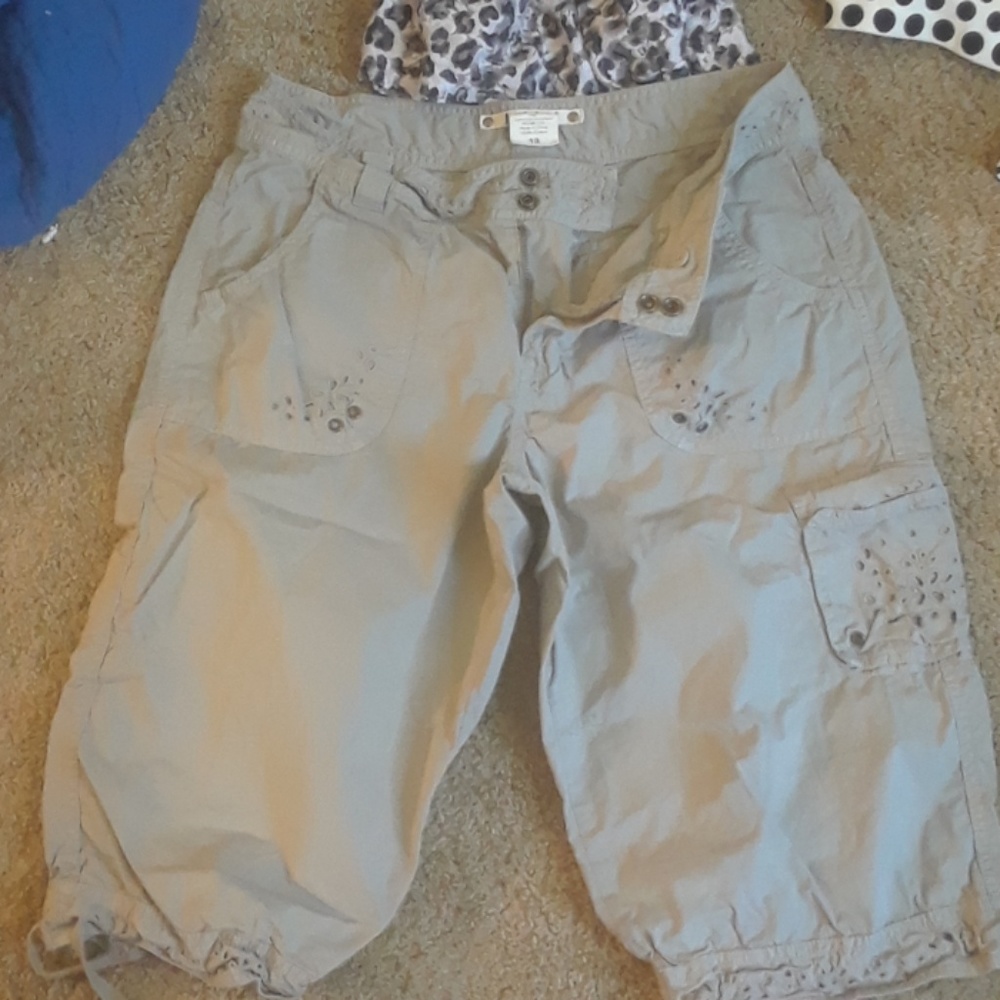 Beige capris