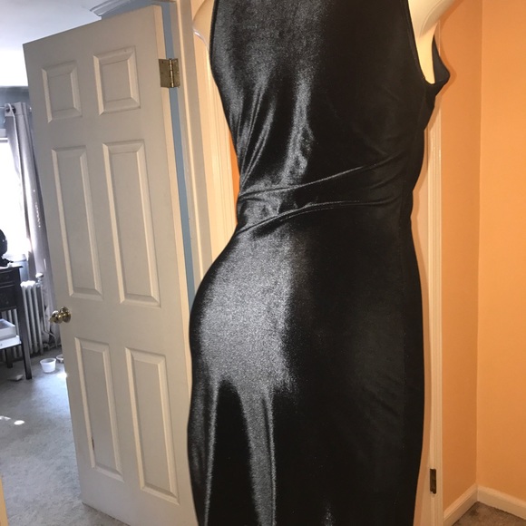 Holiday holiday 🎉 party, perfect little, black velvet dress made in Paris 🎁 - Picture 3 of 7