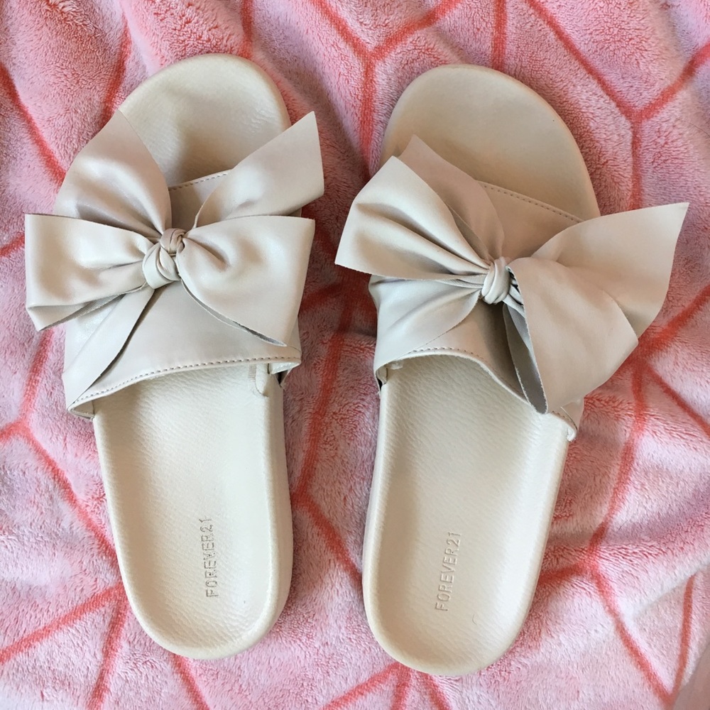 Forever 21 Bow Flip-flops