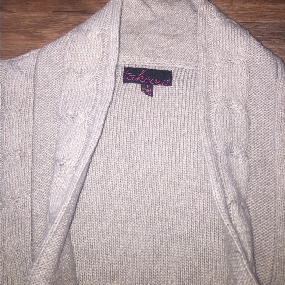 New Fall Item 🍁Tan Cardigan - Picture 3 of 3