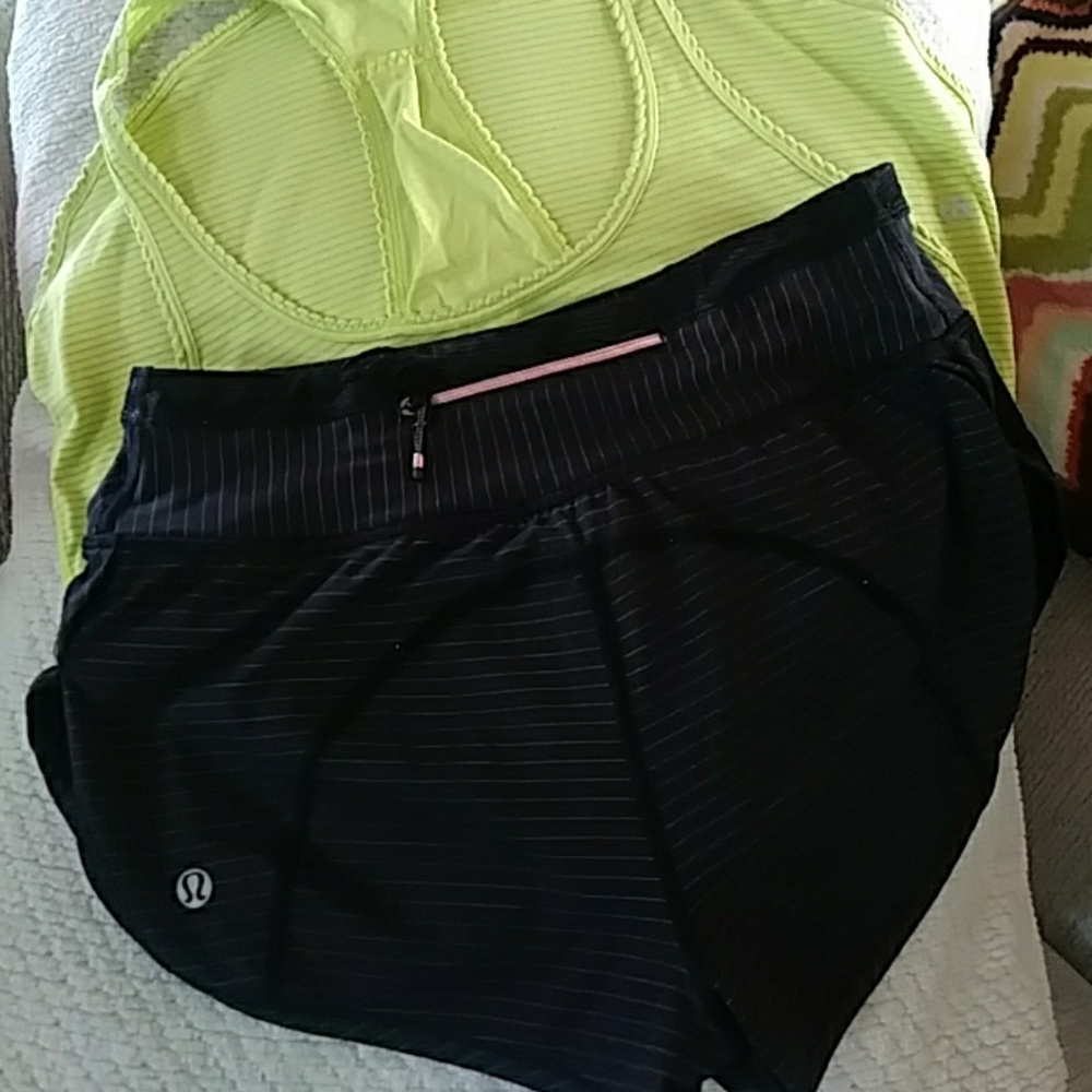 Lululemon black/gold stripe shorts size 4