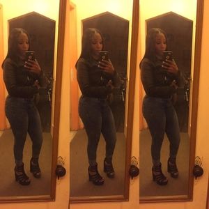 Meet your Posher, Jenay