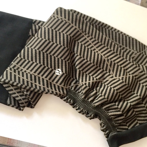 Lululemon Striped Wunder Under Cropped Pant- 8 - Picture 1 of 8