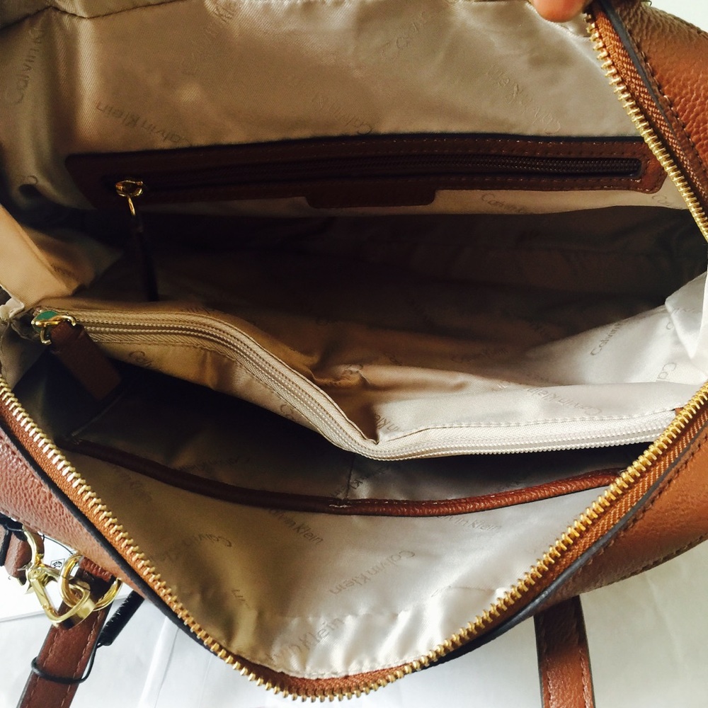 Calvin Klein Women's Jetlink Satchel w/ Chain - Picture 3 of 8