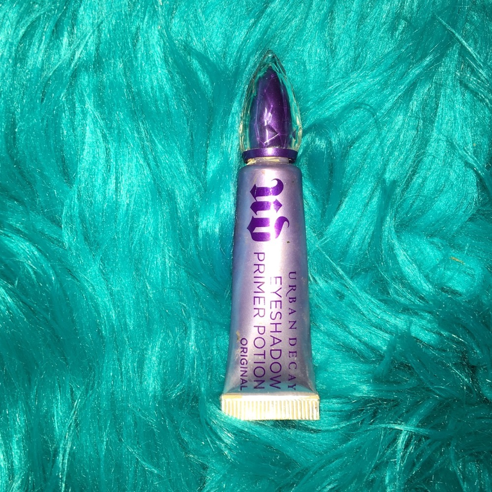 Eye shadow Primer