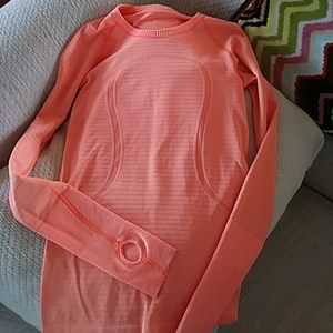 Lulu long sleeve thermal:):) worn once (4)