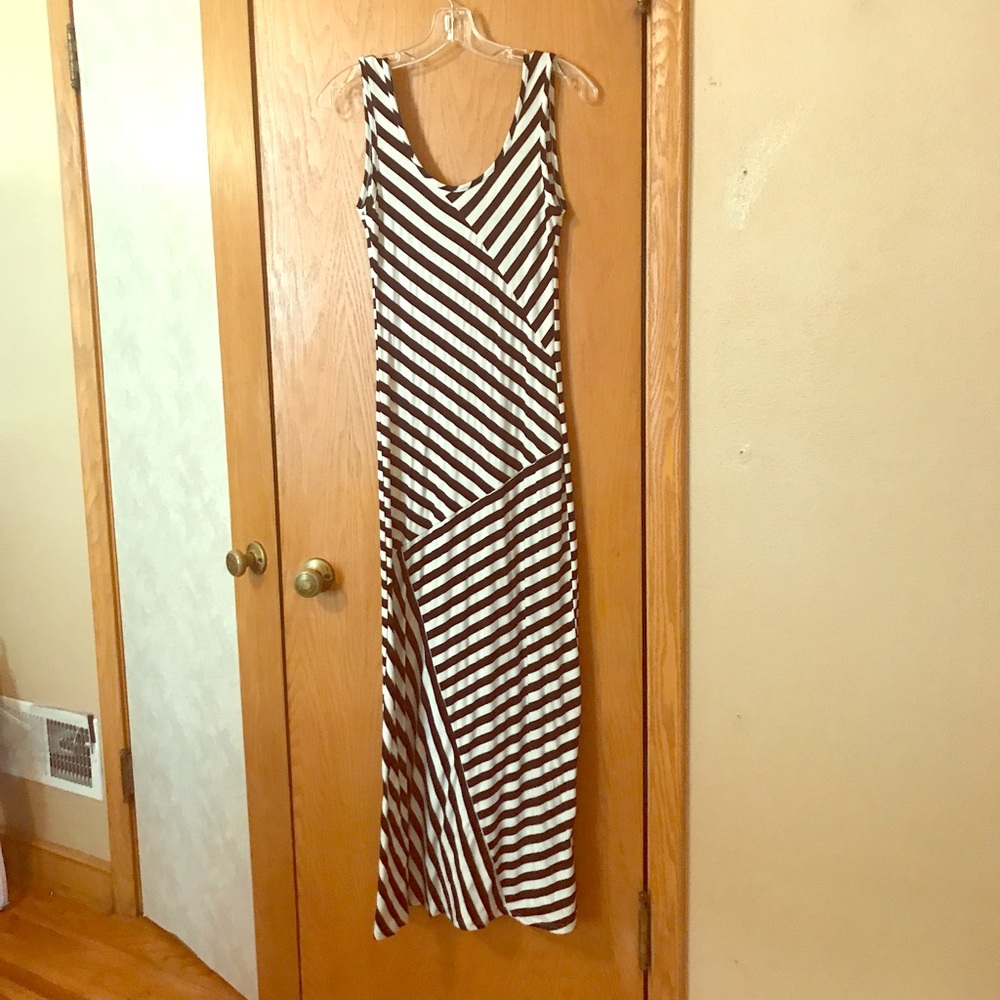 Awesome black and white Maxi dress 🌸