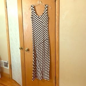 Awesome black and white Maxi dress 🌸