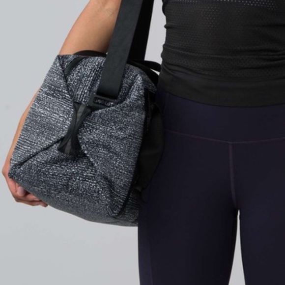 New!!! Fast Track Duffel Travel Bag - Picture 2 of 5