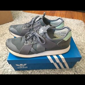 Adidas AR-10 Women's Size 7