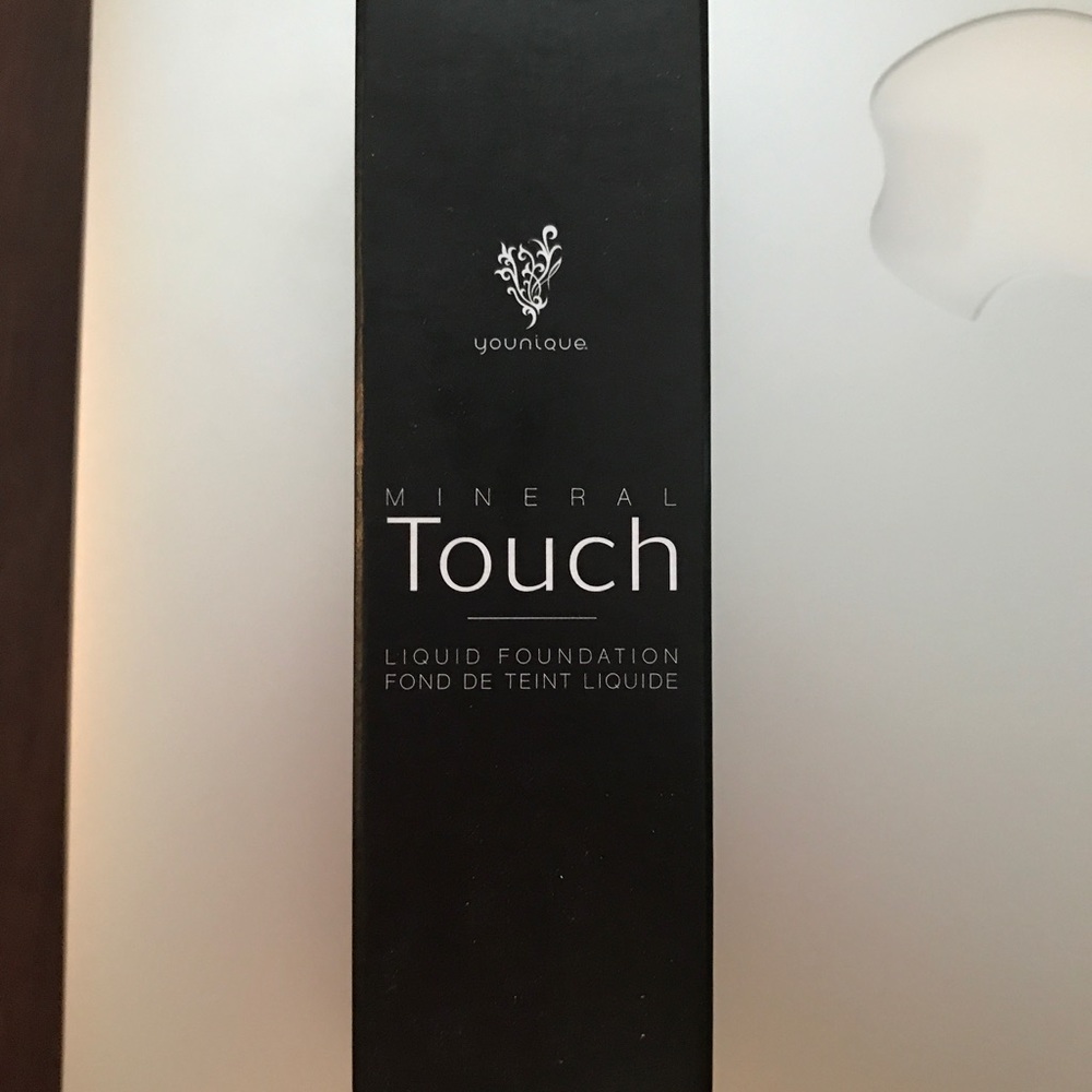 Younique Velour Mineral Touch Liquid Foundation