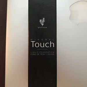 Younique Velour Mineral Touch Liquid Foundation