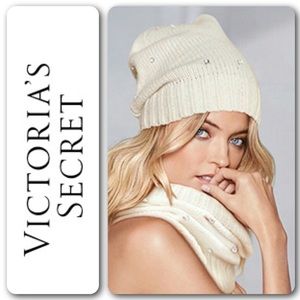 🎉Sweater Weather HP!!🎉 🆕VS Hat & Scarf Set🆕