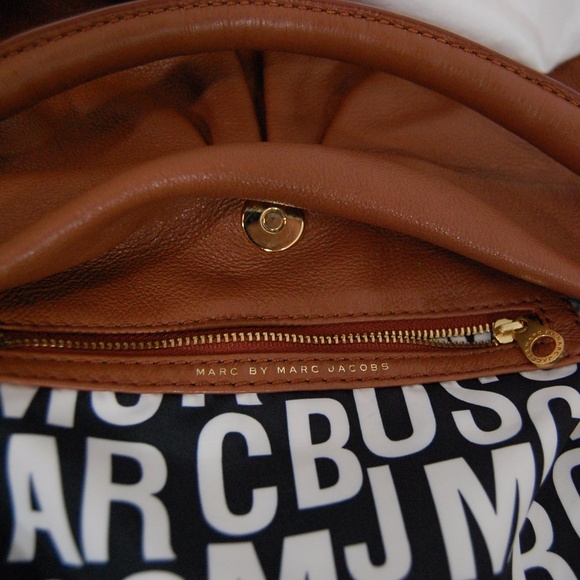 SOLD -- NWOT Marc Jacobs "Classic Q Hillier" Hobo - Picture 8 of 8
