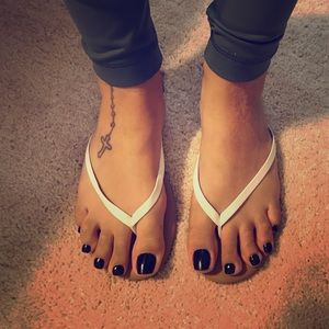 Lauren Conrad white and tan flip flops