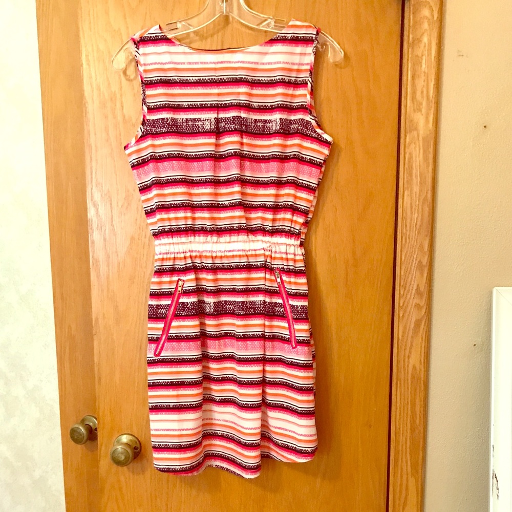 Striped sleeveless dress with zippered pockets