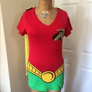 Medium Robin t-shit with detachable cape