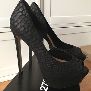 BRAND NEW Steve Madden Black Heels