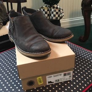 UGG, Clementine booties, 7.5. Dark Brown