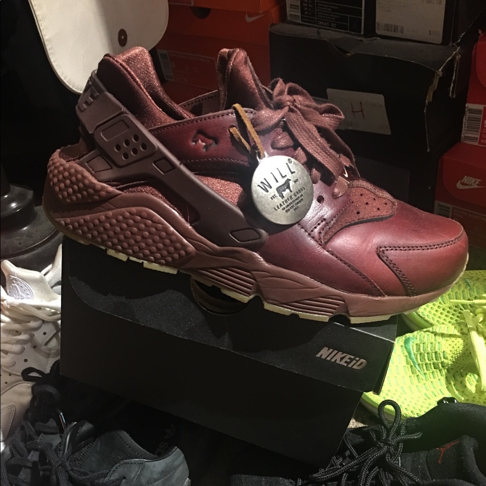 Hurrache (Nike ID) SIZE 9 FITS SIZE 8