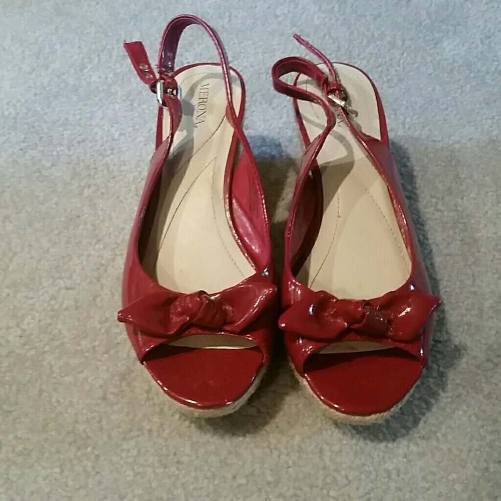 Red and tan wedges
