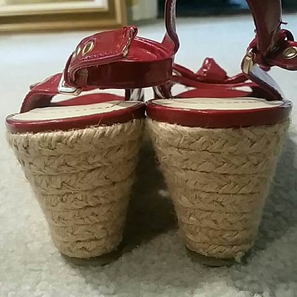 Red and tan wedges - Picture 4 of 4