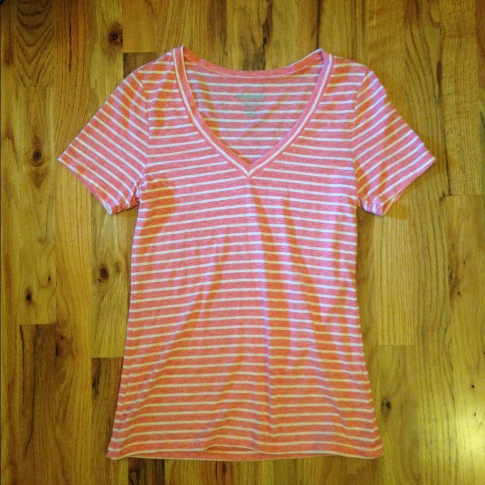 🌟 Old Navy Vintage V-Neck Tee
