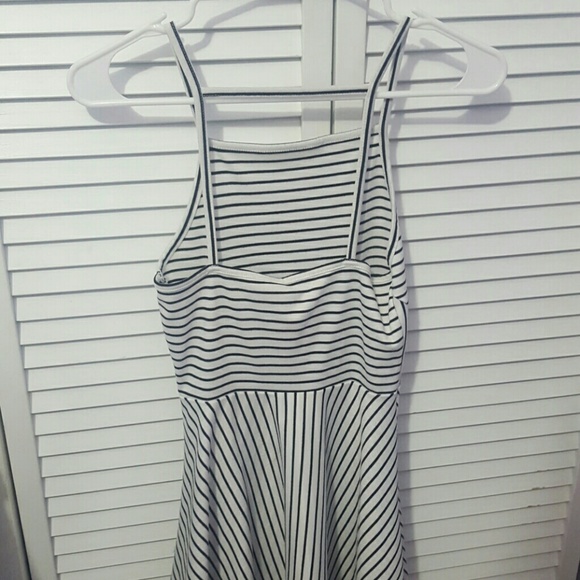 Caged back dress - Picture 5 of 5