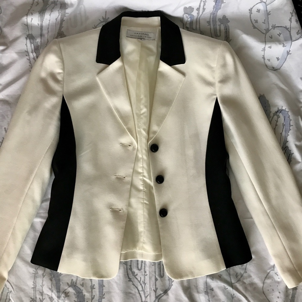 Tahari Woman's Size 8 White/Black Blazer