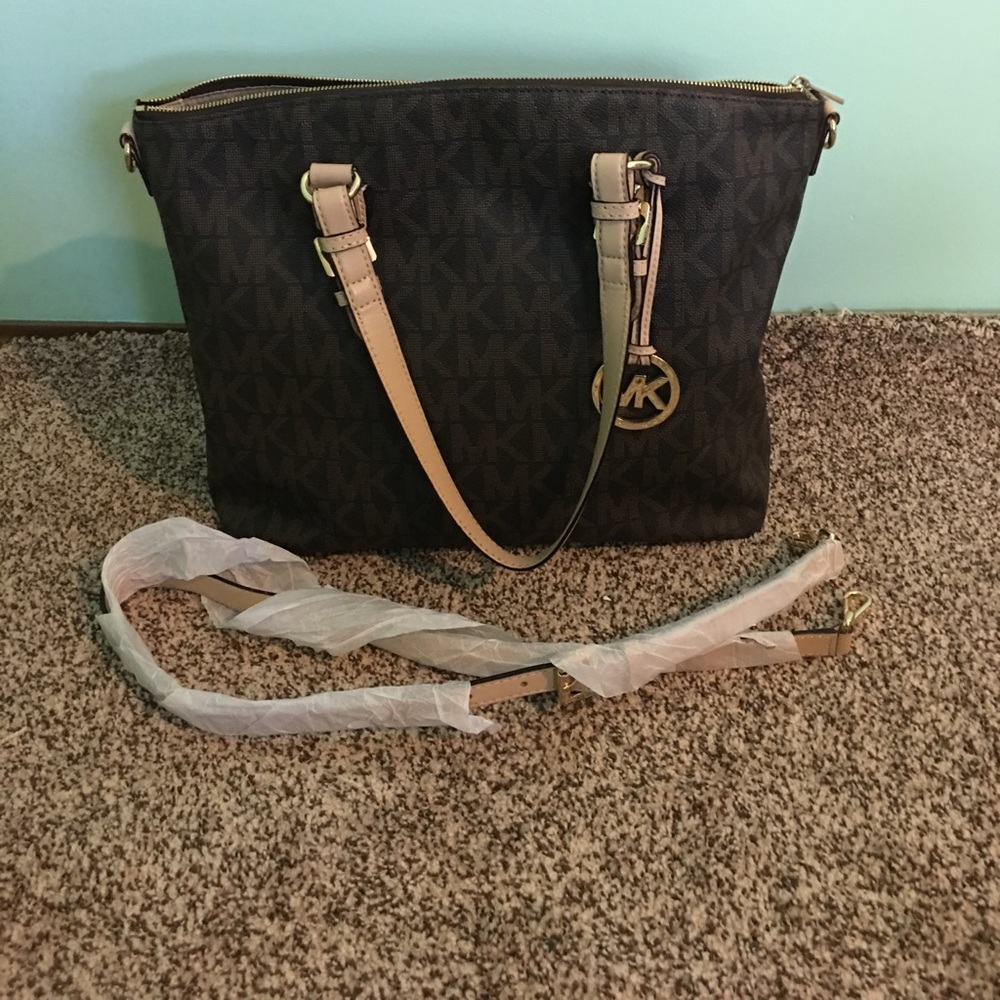 SOLD On Ⓜ️ERCARI🙏🏼Michael Kors Jet Set Tote