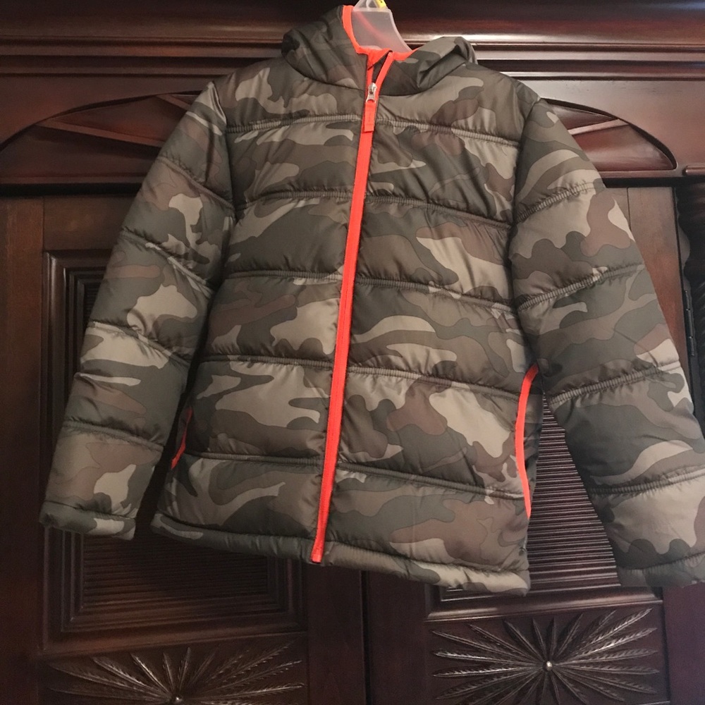 Boys Camo Puffer Jacket with Hoodie ☃️