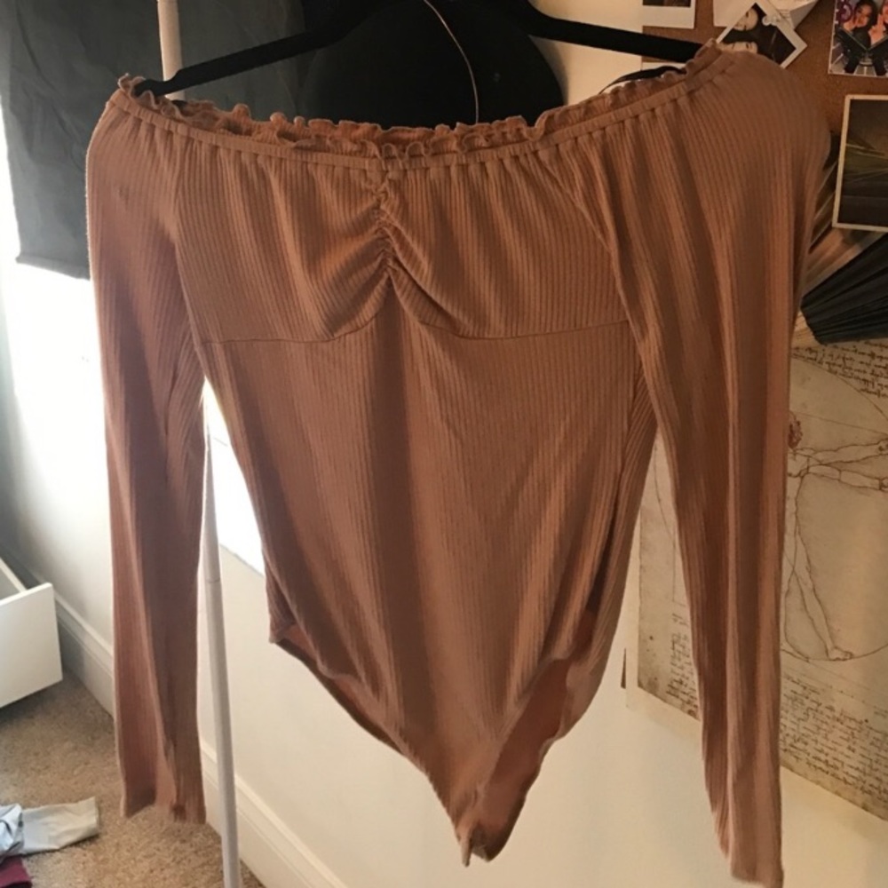 Cute body suit never worn