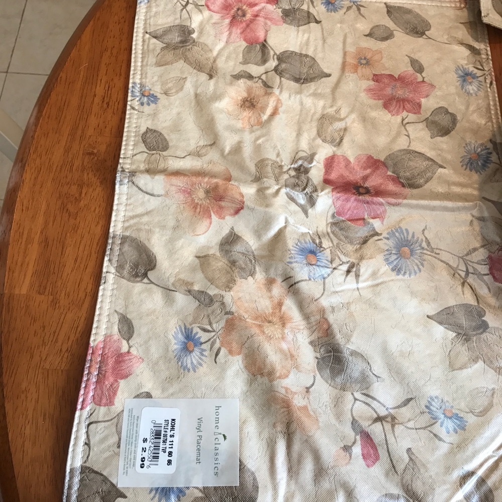 4 home classics vinyl placemats!