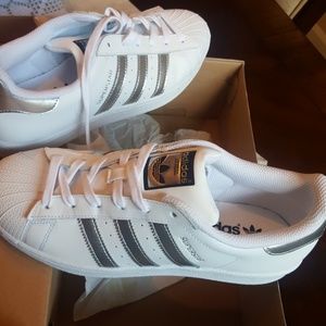Women's Originals Superstar Shoes

 

 

 

 

 