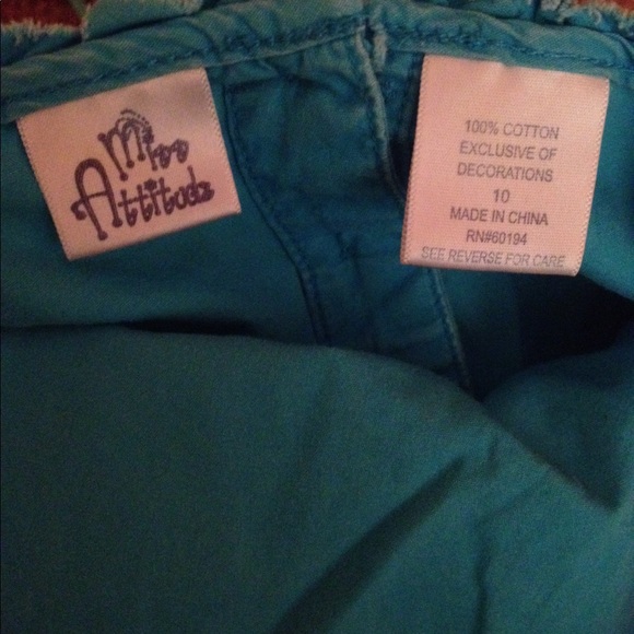 Dress/back button halfway down - Picture 3 of 3