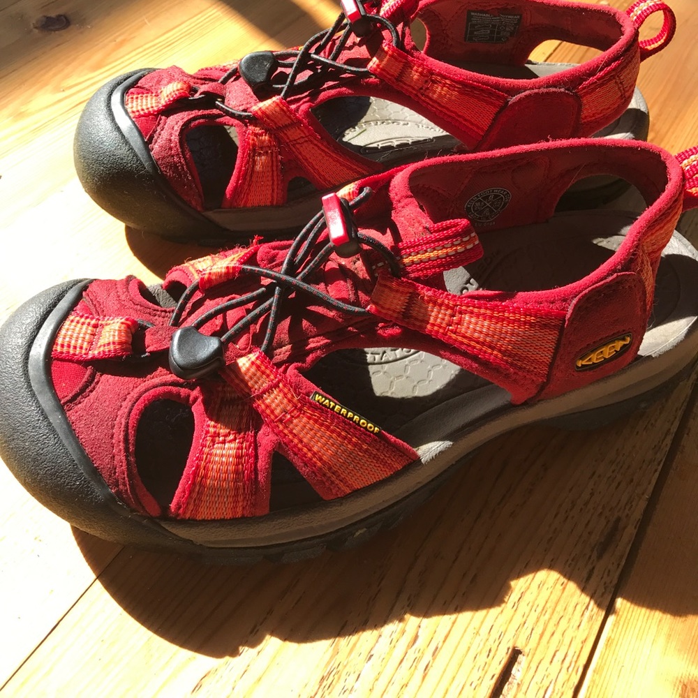 Keen women's sandals 8 red