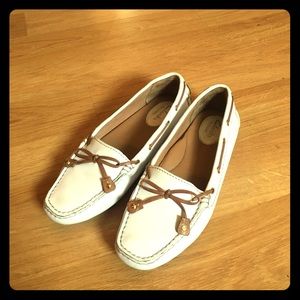 Clarks Artisan Simple Dress Flats