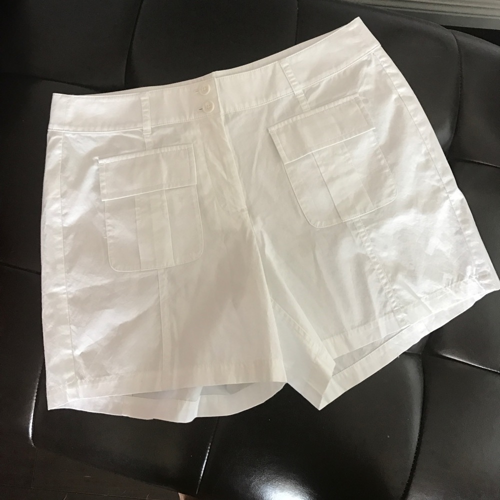 Tommy Bahama Aubrey Fit pocket shorts. Size: 6