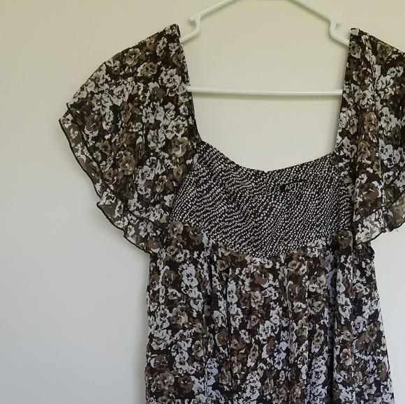 🌼Apt.9 Top🌼 3 for $15 - Picture 5 of 8